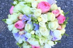 Romantisks līgavas pušķis - balts, rozā, violets